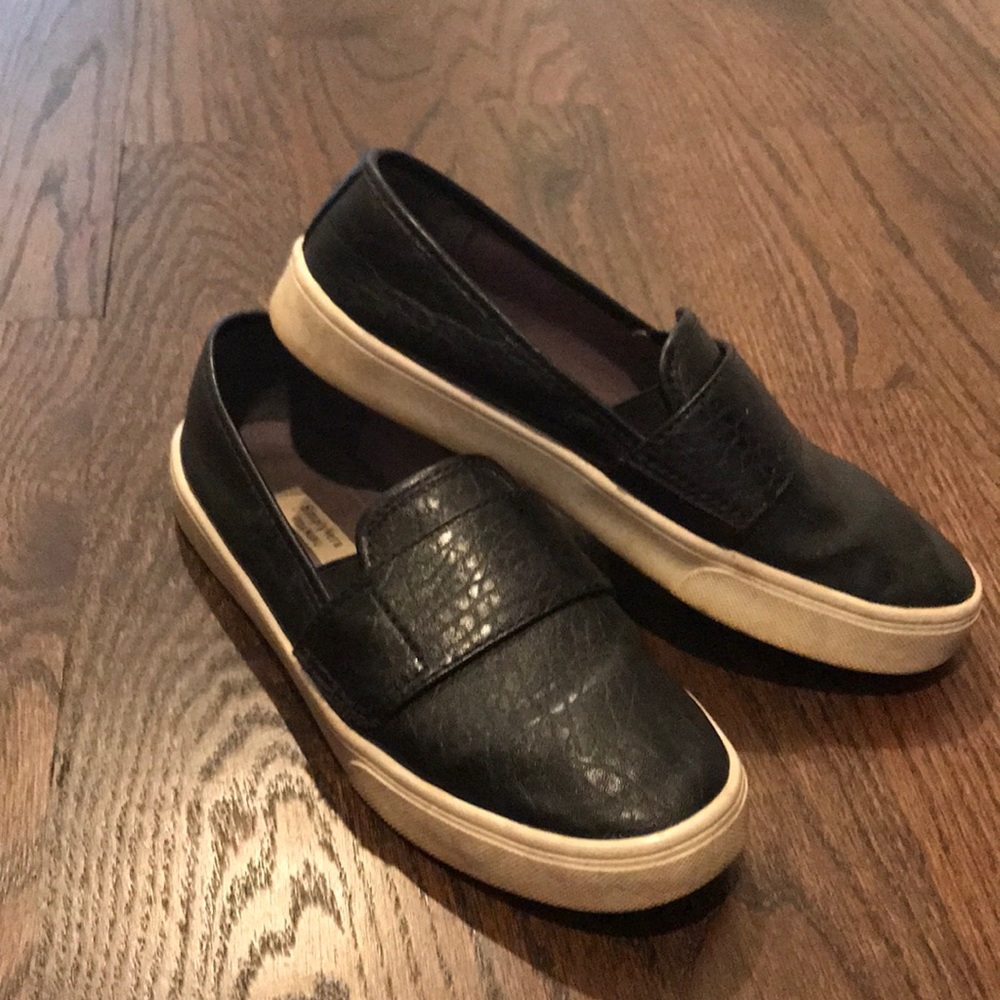 Simply Vera- Vera Wang black slip on
